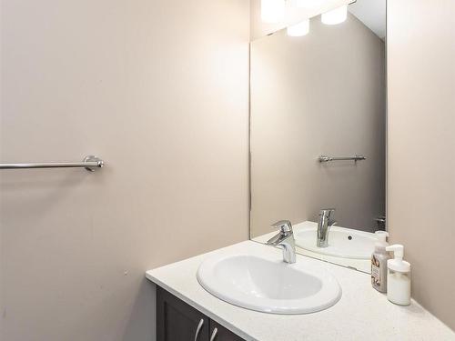 549 Ebbers Way, Edmonton, AB - Indoor Photo Showing Bathroom