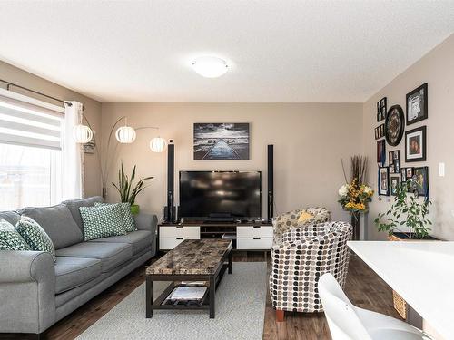 549 Ebbers Way, Edmonton, AB - Indoor Photo Showing Living Room