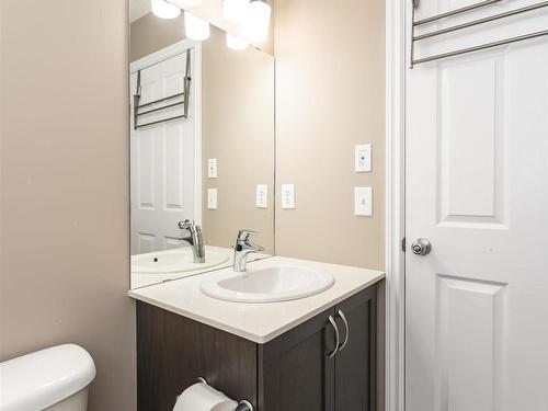 549 Ebbers Way, Edmonton, AB - Indoor Photo Showing Bathroom