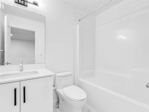 1224 14 Avenue Nw, Edmonton, AB - Indoor Photo Showing Bathroom