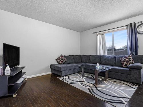 1843 28 Street Nw, Edmonton, AB - Indoor Photo Showing Living Room