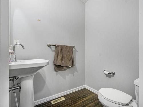 1843 28 Street Nw, Edmonton, AB - Indoor Photo Showing Bathroom