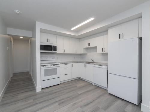 311 9504 182 Street, Edmonton, AB - Indoor Photo Showing Kitchen