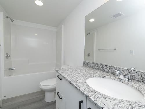 311 9504 182 Street, Edmonton, AB - Indoor Photo Showing Bathroom