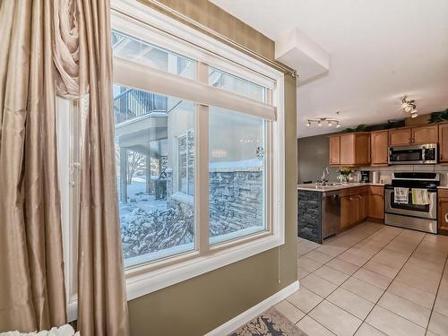 111 530 Hooke Road, Edmonton, AB - Indoor Photo Showing Kitchen