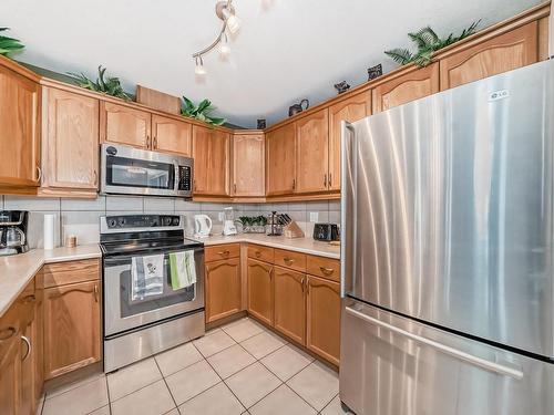 111 530 Hooke Road, Edmonton, AB - Indoor Photo Showing Kitchen