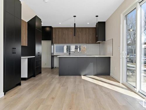 8402 87 Street, Edmonton, AB - Indoor Photo Showing Kitchen