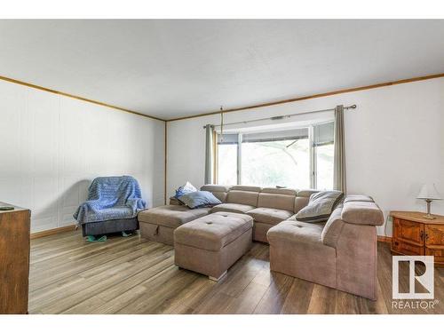 14722 Hwy 28, Rural Smoky Lake County, AB - Indoor Photo Showing Living Room