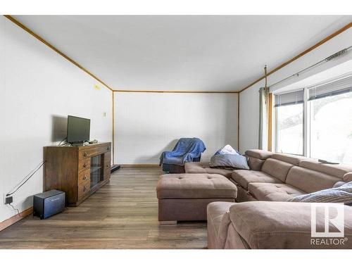 14722 Hwy 28, Rural Smoky Lake County, AB - Indoor Photo Showing Living Room