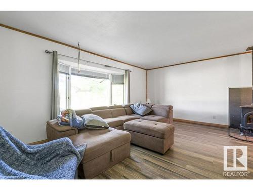 14722 Hwy 28, Rural Smoky Lake County, AB - Indoor Photo Showing Living Room