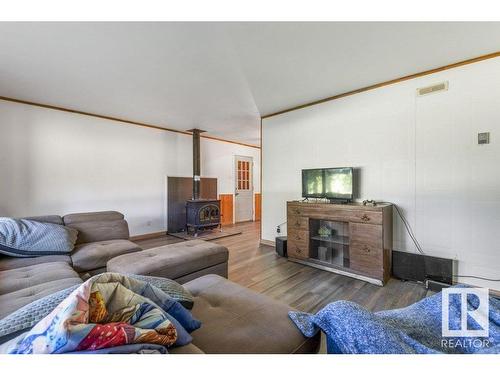 14722 Hwy 28, Rural Smoky Lake County, AB - Indoor Photo Showing Living Room