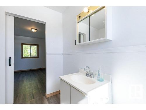 14722 Hwy 28, Rural Smoky Lake County, AB - Indoor Photo Showing Bathroom