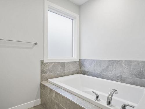 6 Kingsbury Circle, Spruce Grove, AB - Indoor Photo Showing Bathroom