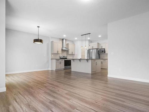 6 Kingsbury Circle, Spruce Grove, AB - Indoor Photo Showing Kitchen