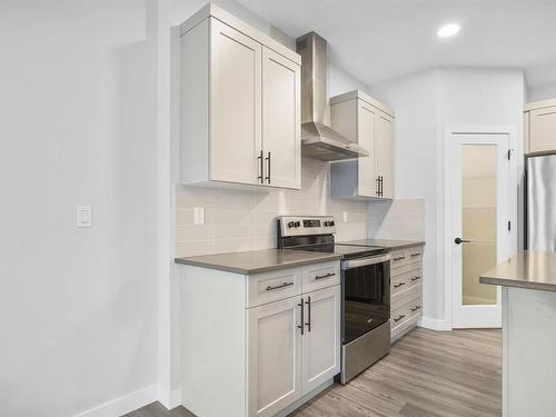 6 Kingsbury Circle, Spruce Grove, AB - Indoor Photo Showing Kitchen With Upgraded Kitchen