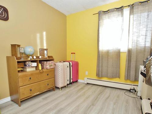 10 13570 38 Street, Edmonton, AB - Indoor