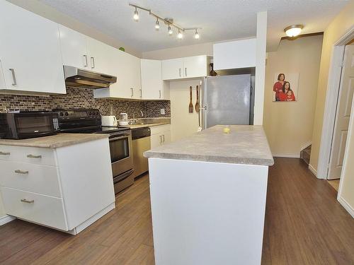 10 13570 38 Street, Edmonton, AB - Indoor Photo Showing Kitchen With Upgraded Kitchen