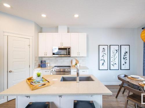 3215 Dixon Way, Edmonton, AB - Indoor Photo Showing Kitchen