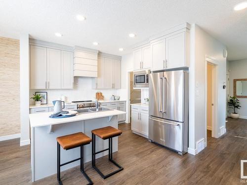 3209 Dixon Way, Edmonton, AB - Indoor Photo Showing Kitchen