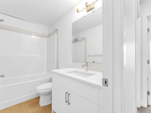 2215 Muckleplum Crescent, Edmonton, AB - Indoor Photo Showing Bathroom