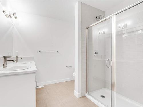 2215 Muckleplum Crescent, Edmonton, AB - Indoor Photo Showing Bathroom