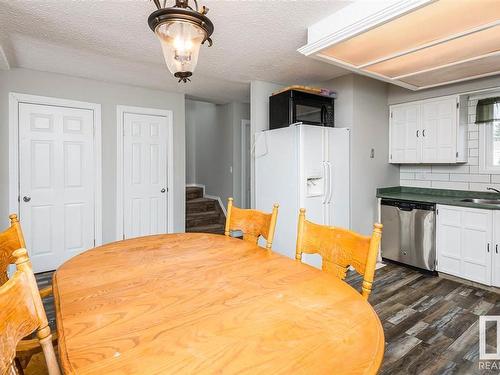 9105 Morinville Drive, Morinville, AB - Indoor Photo Showing Kitchen