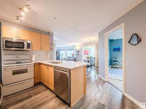 310 9938 104 Street, Edmonton, AB - Indoor Photo Showing Kitchen