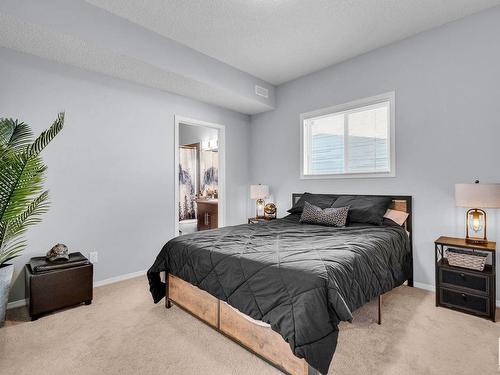 32 6520 2 Avenue Sw, Edmonton, AB - Indoor Photo Showing Bedroom