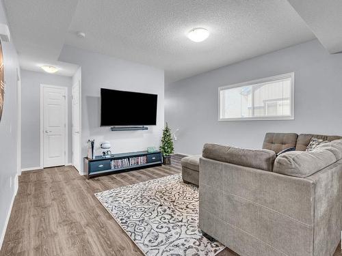 32 6520 2 Avenue Sw, Edmonton, AB - Indoor Photo Showing Living Room