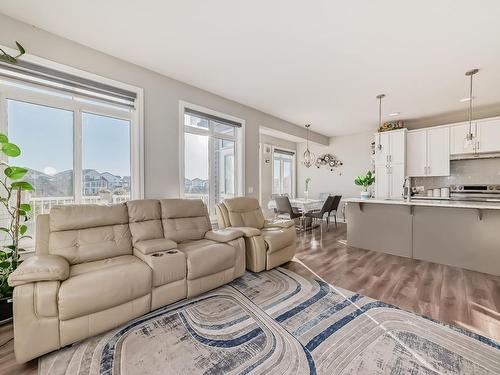 4631 175 Avenue, Edmonton, AB - Indoor Photo Showing Living Room