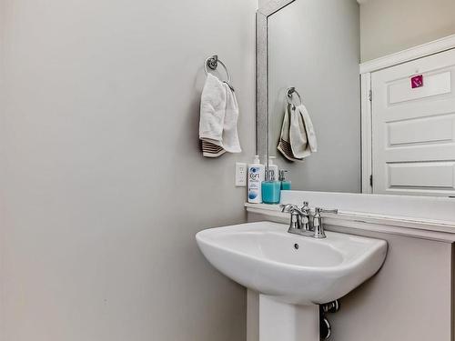 4631 175 Avenue, Edmonton, AB - Indoor Photo Showing Bathroom