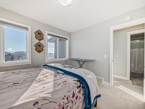 4631 175 Avenue, Edmonton, AB - Indoor Photo Showing Bedroom