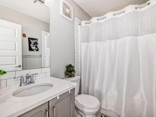 4631 175 Avenue, Edmonton, AB - Indoor Photo Showing Bathroom