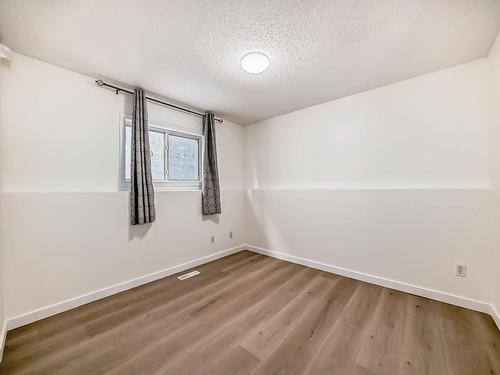 1052 Jones Crescent, Edmonton, AB - Indoor Photo Showing Other Room