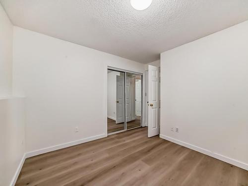 1052 Jones Crescent, Edmonton, AB - Indoor Photo Showing Other Room