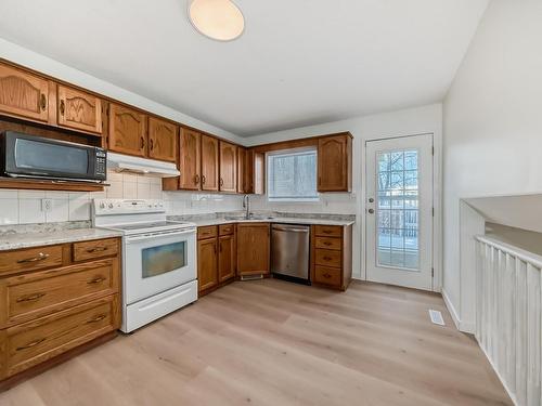 1052 Jones Crescent, Edmonton, AB - Indoor Photo Showing Kitchen