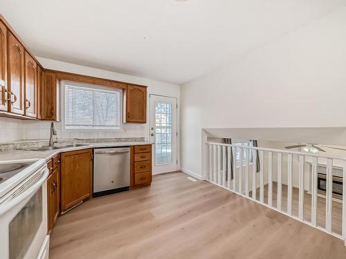 1052 Jones Crescent, Edmonton, AB - Indoor Photo Showing Kitchen With Double Sink