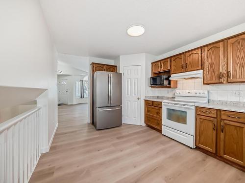 1052 Jones Crescent, Edmonton, AB - Indoor Photo Showing Kitchen