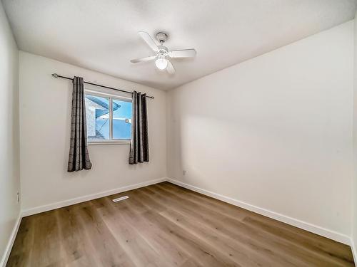 1052 Jones Crescent, Edmonton, AB - Indoor Photo Showing Other Room