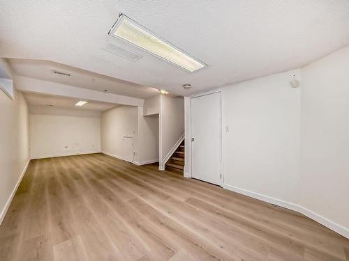 1052 Jones Crescent, Edmonton, AB - Indoor Photo Showing Other Room