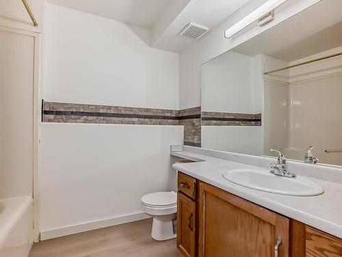 1052 Jones Crescent, Edmonton, AB - Indoor Photo Showing Bathroom