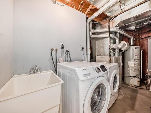 1052 Jones Crescent, Edmonton, AB - Indoor Photo Showing Laundry Room