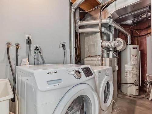 1052 Jones Crescent, Edmonton, AB - Indoor Photo Showing Laundry Room