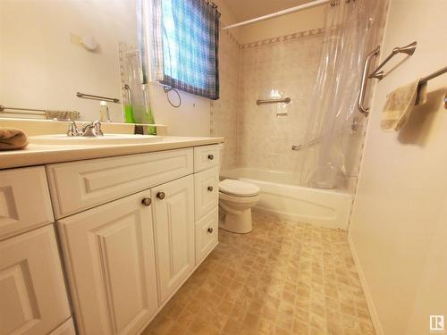 3582 42 Street Nw, Edmonton, AB - Indoor Photo Showing Bathroom