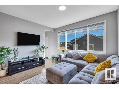 9621 230 Street, Edmonton, AB - Indoor Photo Showing Living Room