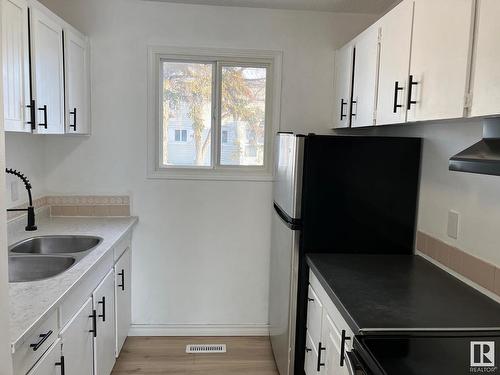 11472 139 Avenue, Edmonton, AB - Indoor Photo Showing Kitchen With Double Sink