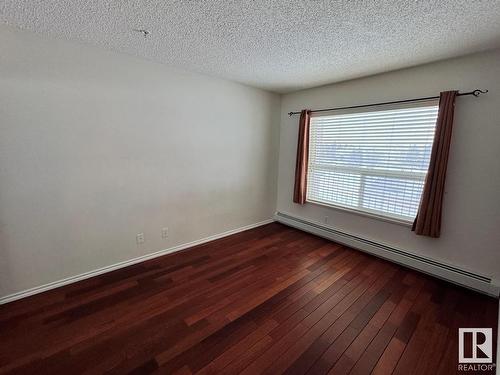 Edmonton, AB - Indoor Photo Showing Other Room