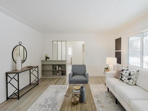 10403 65 Avenue, Edmonton, AB - Indoor Photo Showing Living Room