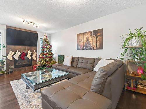 16827 51 Street Nw, Edmonton, AB - Indoor Photo Showing Living Room