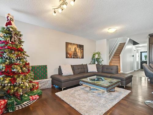 16827 51 Street Nw, Edmonton, AB - Indoor Photo Showing Living Room